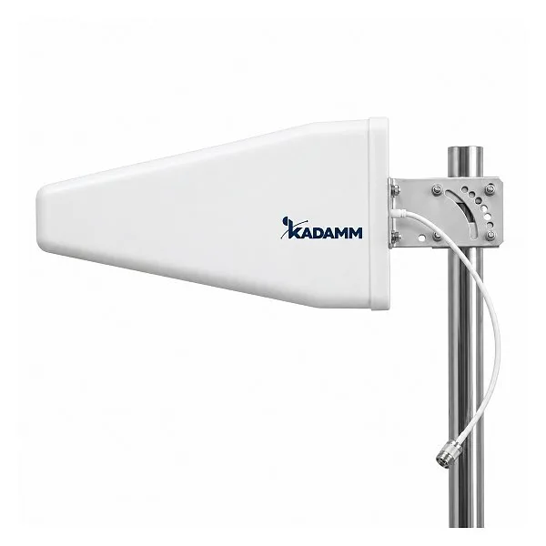 KADAMM ALP-0742V11 — логопериодическая антенна 698–960 / 1710–2700 / 3300–4200 МГц, 11 дБи, 65°/50°, 1 порт