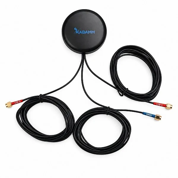 KADAMM GNSS-5G2-4 — шкафная комбинированная антенна ГНСС L1 + 4G/5G 600–6000 МГц, 3,4–4,3 дБи, 3 порта (2 × 4G/5G + ГНСС)