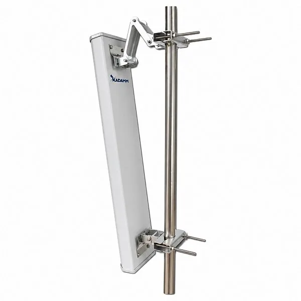 KADAMM APWX246517 — внешняя секторная антенна Wi-Fi 2400–2500 МГц, 17 дБи, 65°, 4 порта