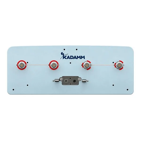 KADAMM K802709017v02 — секторная панельная антенна 698–960 МГц, 2 системы излучателей, 65°, 17,3 дБи, 4 порта, встроенный RET